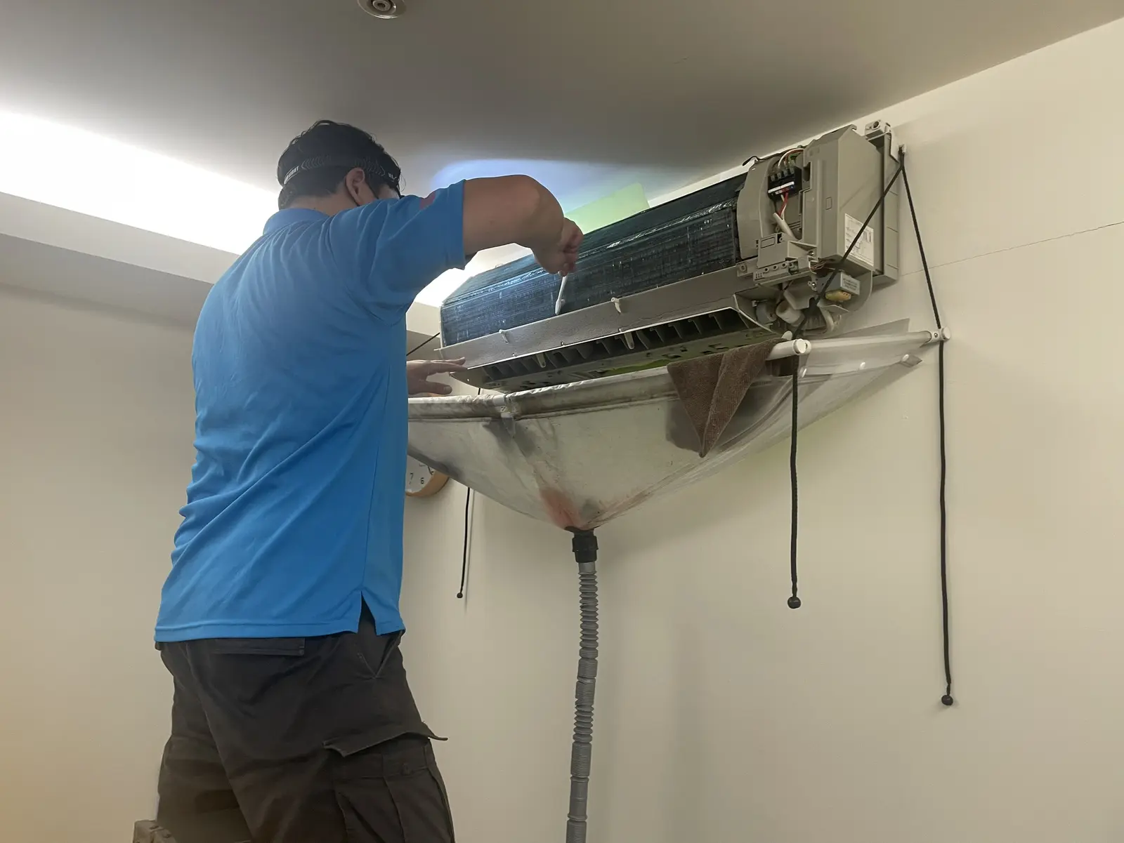 雙北洗冷氣多久洗一次才對？迎新淨化教你看關鍵訊號判斷清洗時機